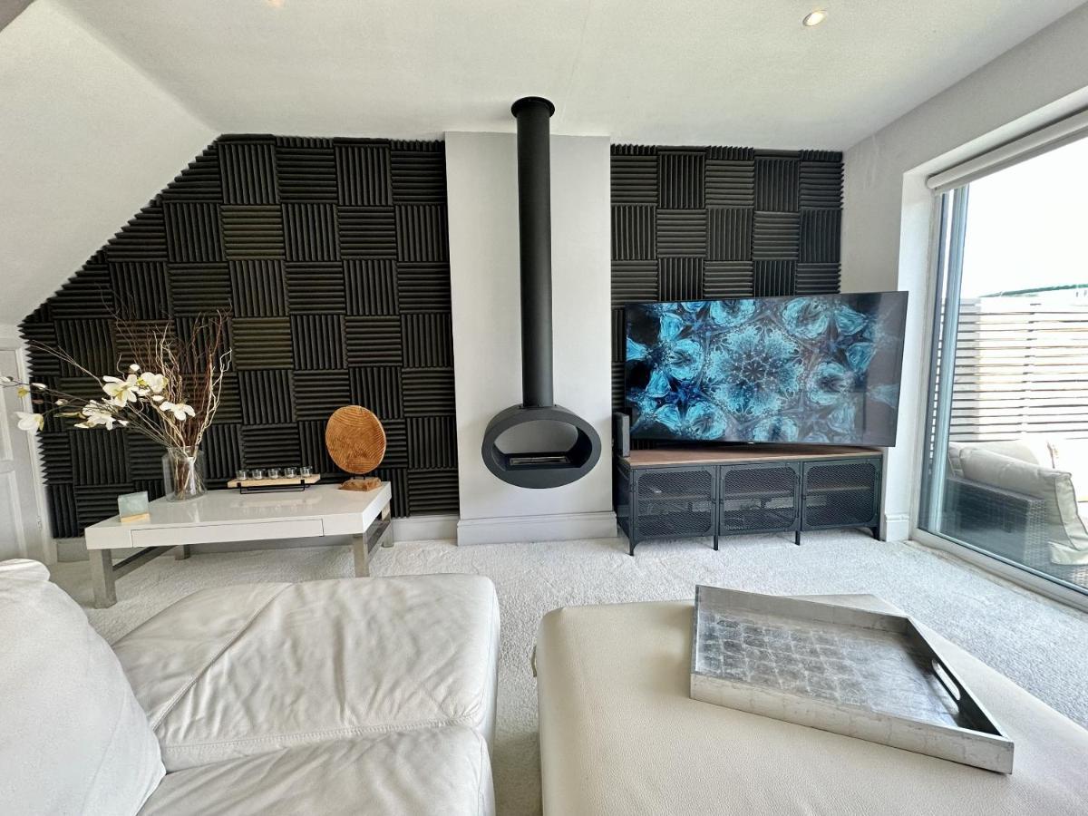 レミントンスパー Fantastic 2-Bed House With Parking - Hosted By Hutch Lifestyleヴィラ エクステリア 写真