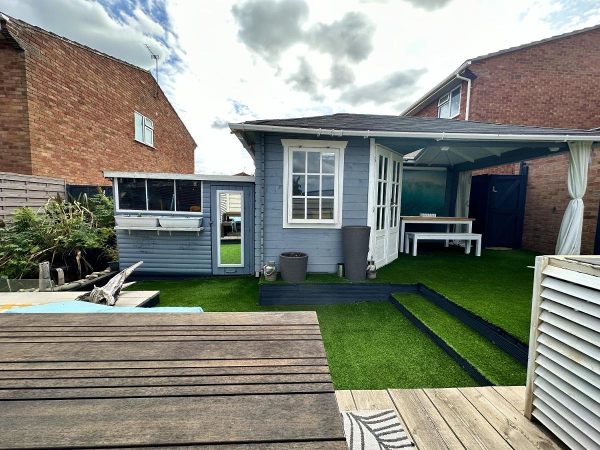 レミントンスパー Fantastic 2-Bed House With Parking - Hosted By Hutch Lifestyleヴィラ エクステリア 写真