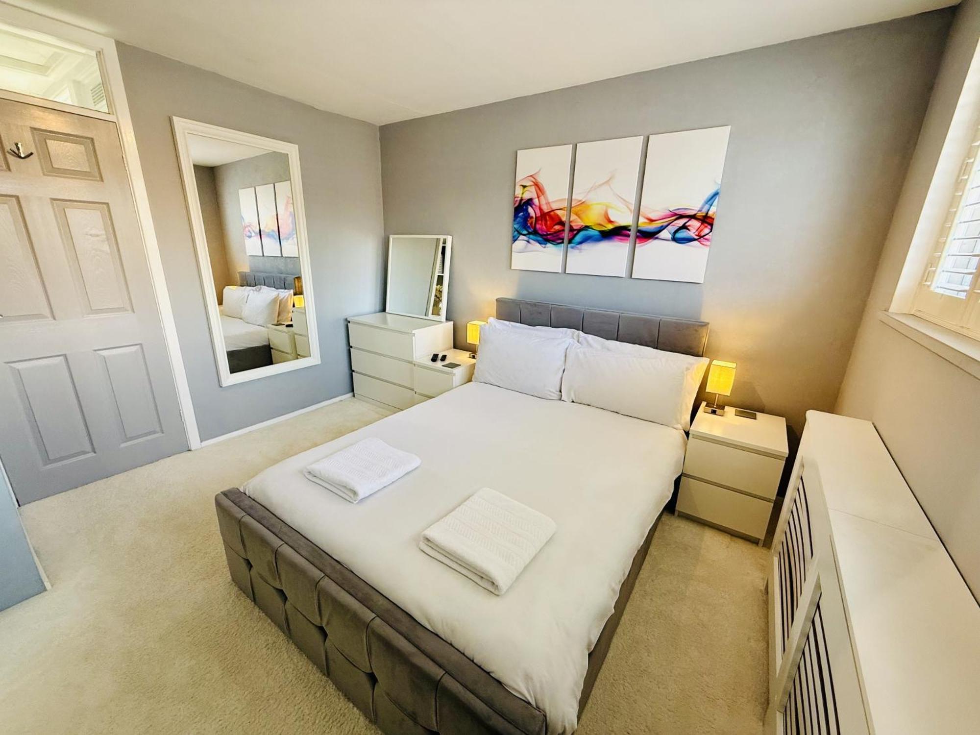 レミントンスパー Fantastic 2-Bed House With Parking - Hosted By Hutch Lifestyleヴィラ エクステリア 写真