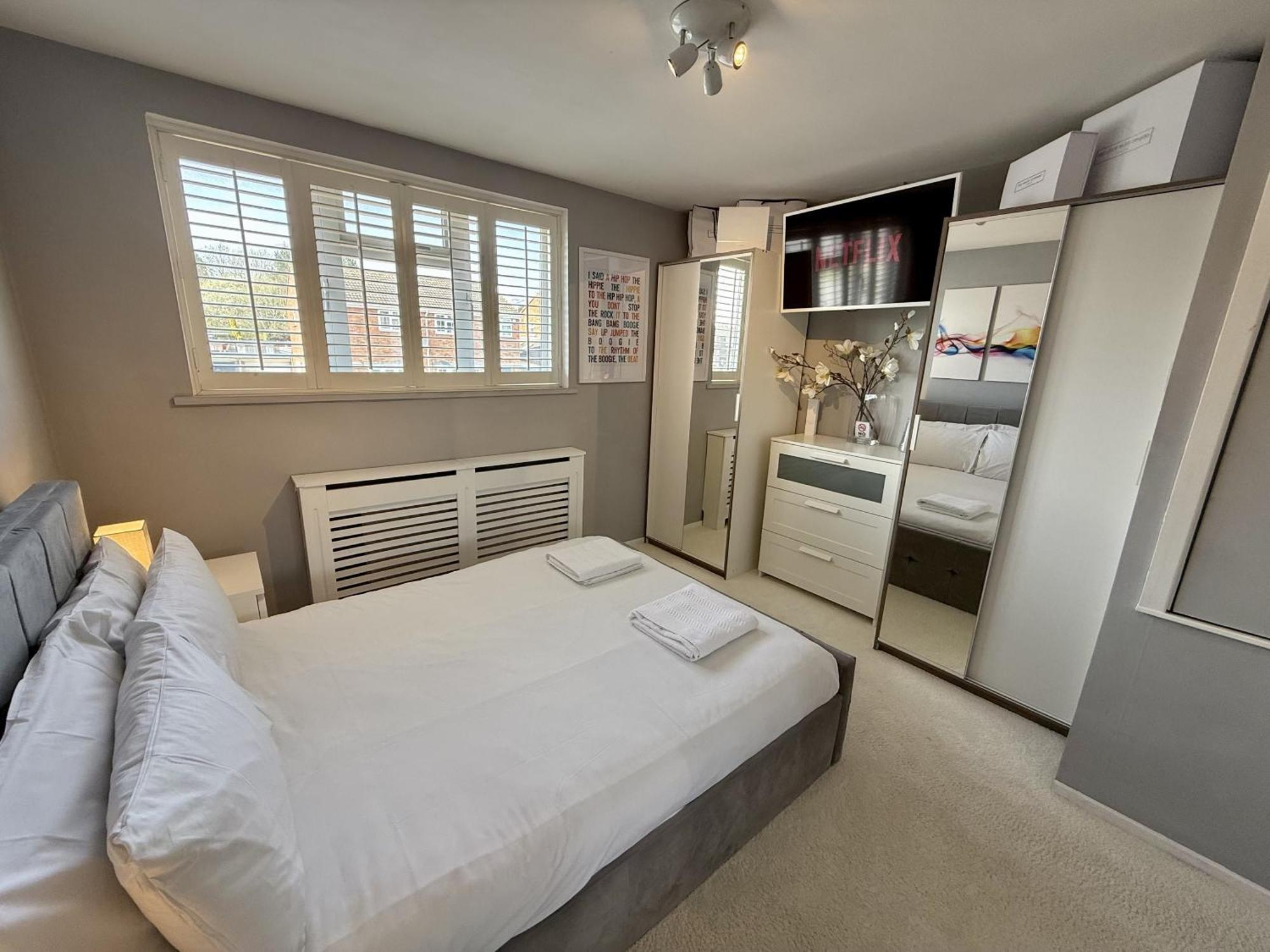 レミントンスパー Fantastic 2-Bed House With Parking - Hosted By Hutch Lifestyleヴィラ エクステリア 写真