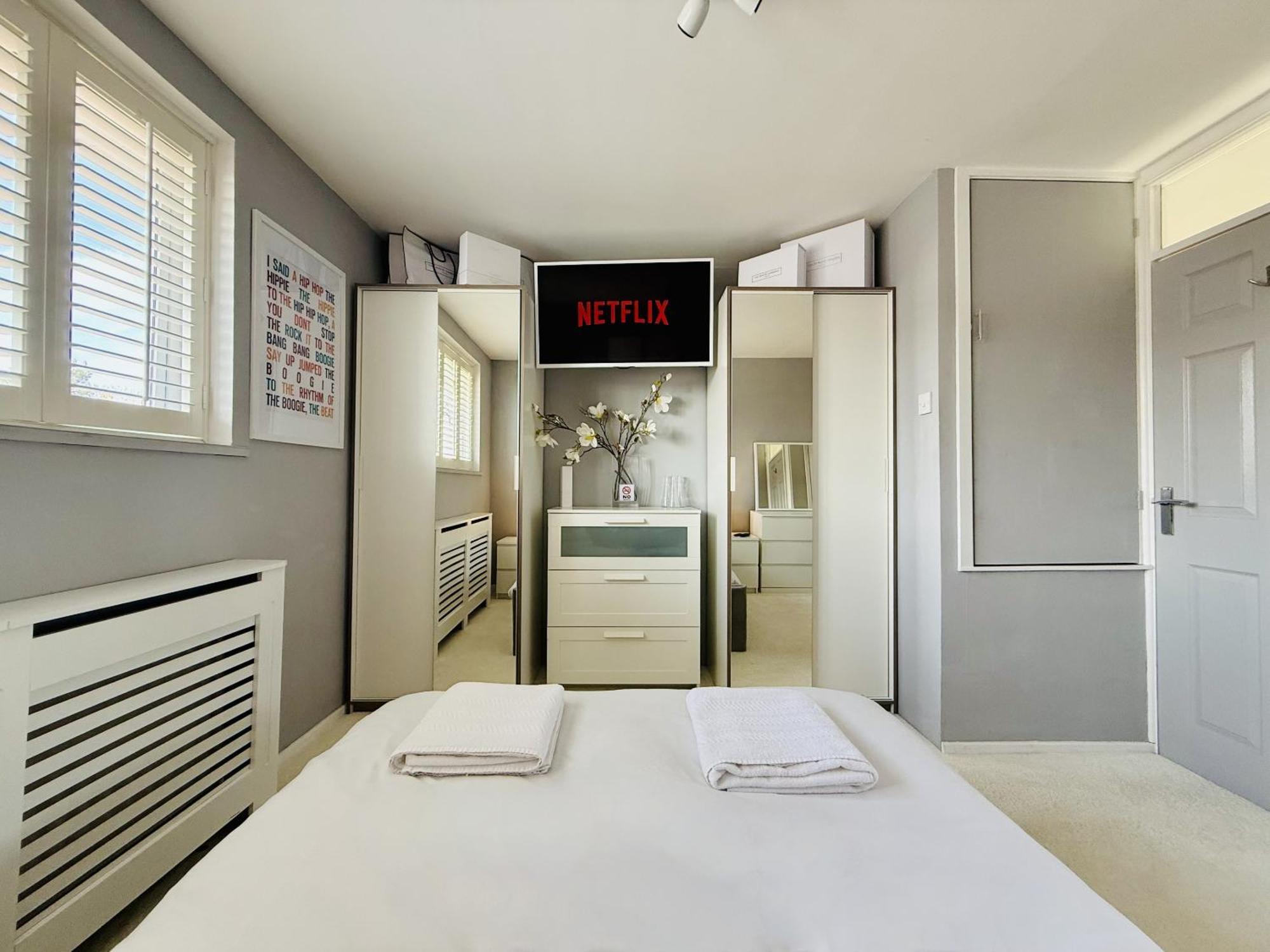 レミントンスパー Fantastic 2-Bed House With Parking - Hosted By Hutch Lifestyleヴィラ エクステリア 写真